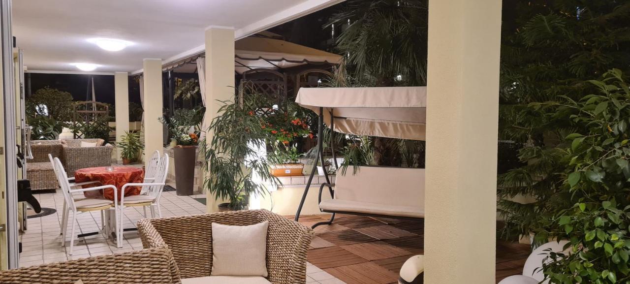 Hotel Beppe ริมินี ภายนอก รูปภาพ